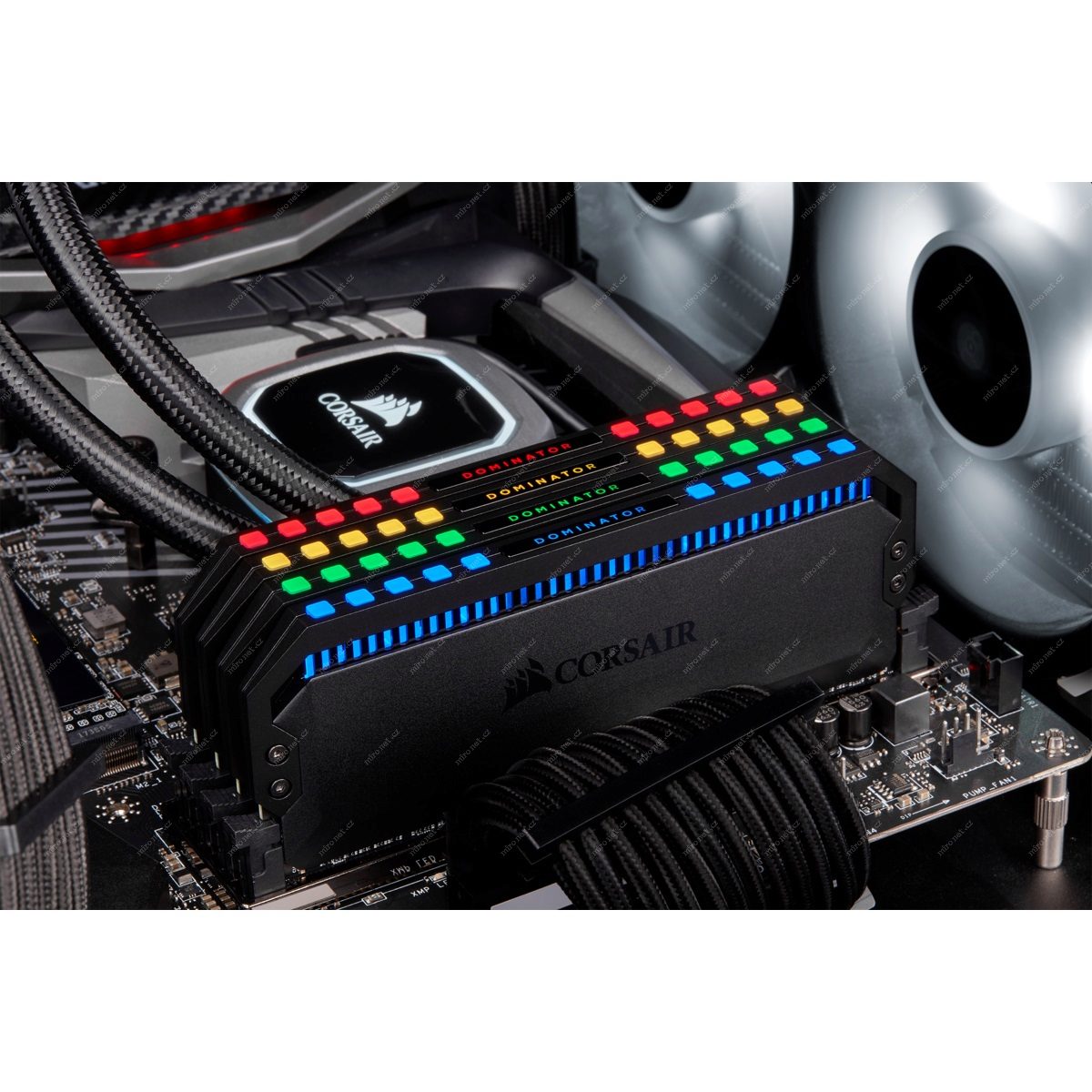 Corsair Dominator Platinum RGB 32GB / 2x16GB / DDR4 / 3466MHz / PC4-27700 /  CL15-15-15-36 / 1.2V / XMP2.0 / s chladičem