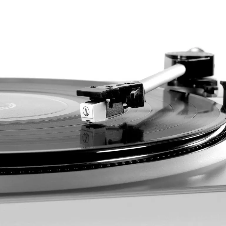 фото Програвач вінілових дисків Victrola VPRO-3100 Silver