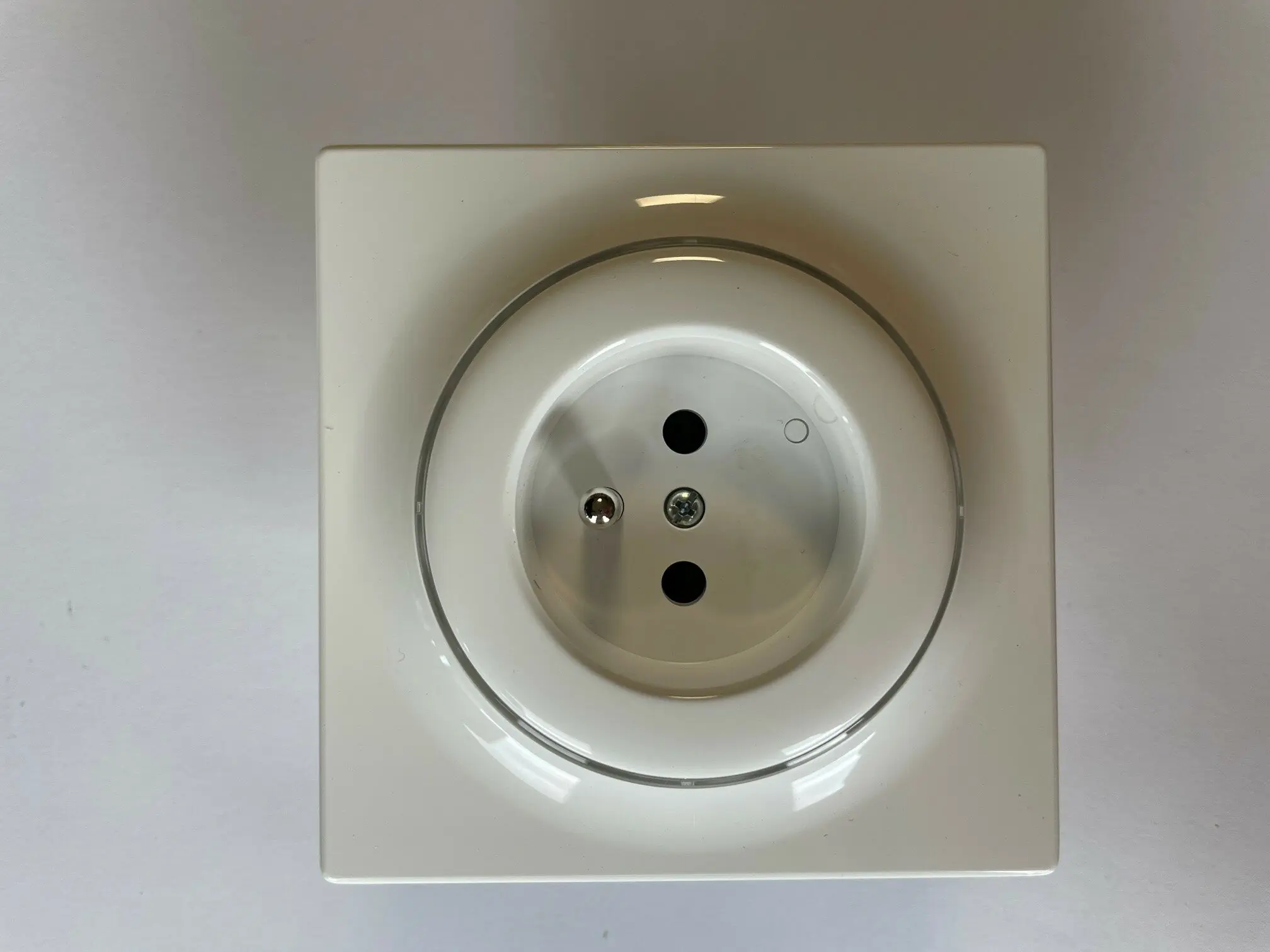 фото Розумна розетка Fibaro Wall (FGWOE-011)